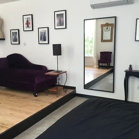 La Datcha Delicatessen Bed & Breakfast 4*