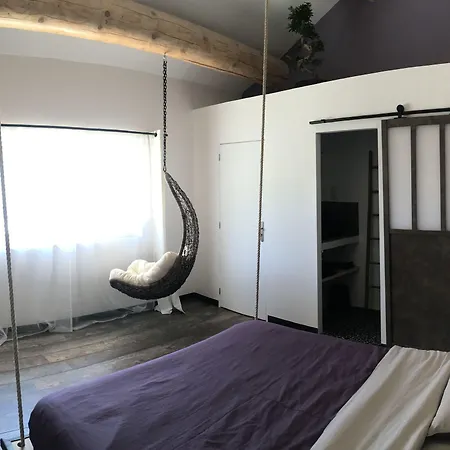 La Datcha Delicatessen Bed & Breakfast Tulette