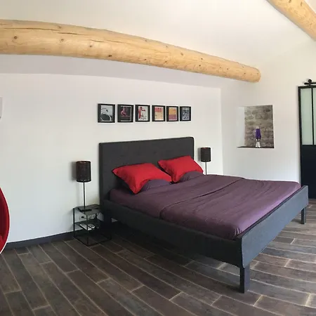 La Datcha Delicatessen Bed & Breakfast
