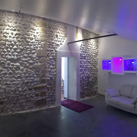 La Datcha Delicatessen Bed & Breakfast 4*