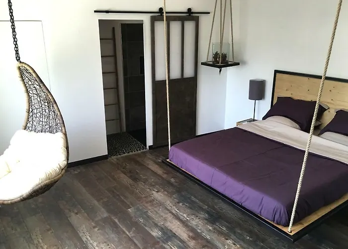 La Datcha Delicatessen Bed & Breakfast